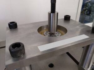 A tensile test in the bigHead labs